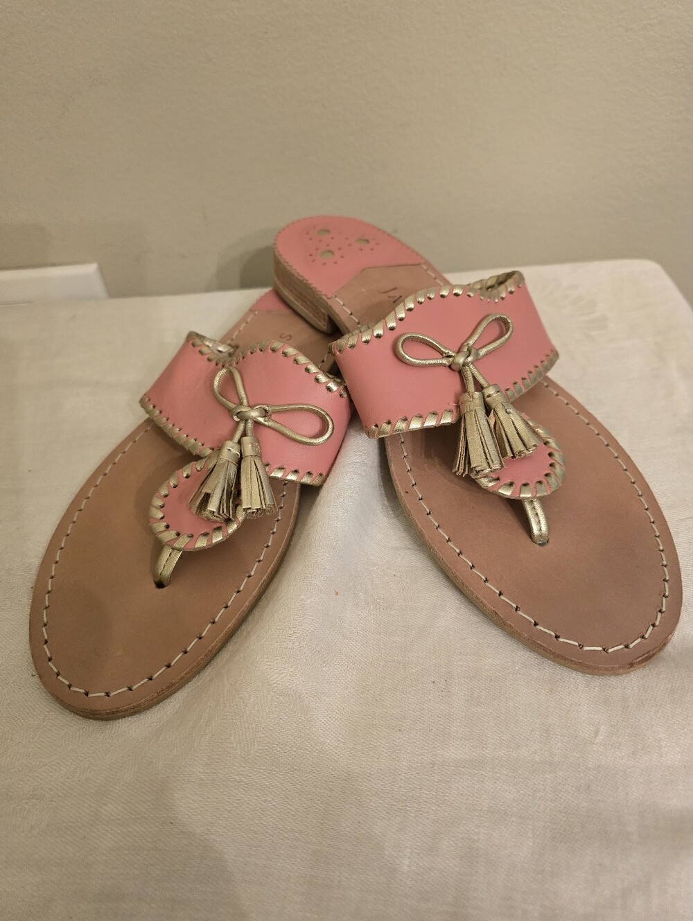 Jack Rogers Pink And Gold Leather Tassel Bow Thong Sandals Size 9.5